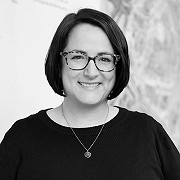 Portrait von Dr. Lisa Foege